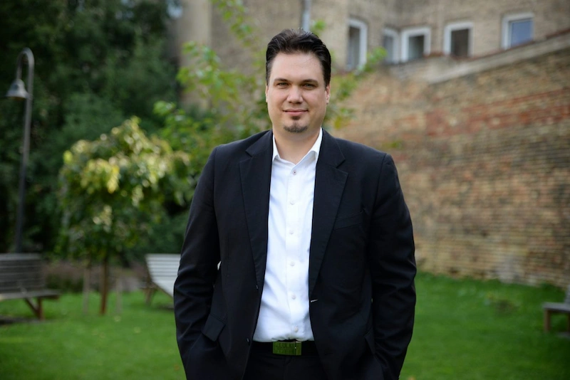 Dr. Maik Huettinger