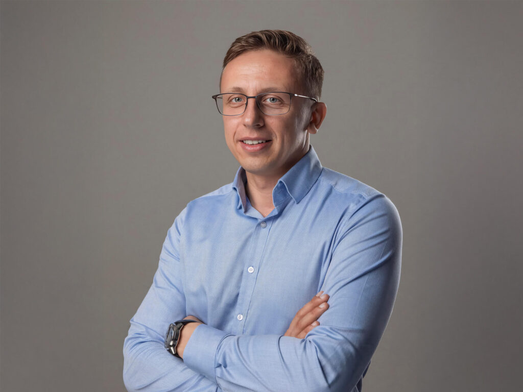 Ovidijus Jalonskis, ISM alumnas