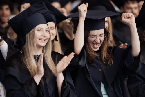 ISM magistranturos absolventai